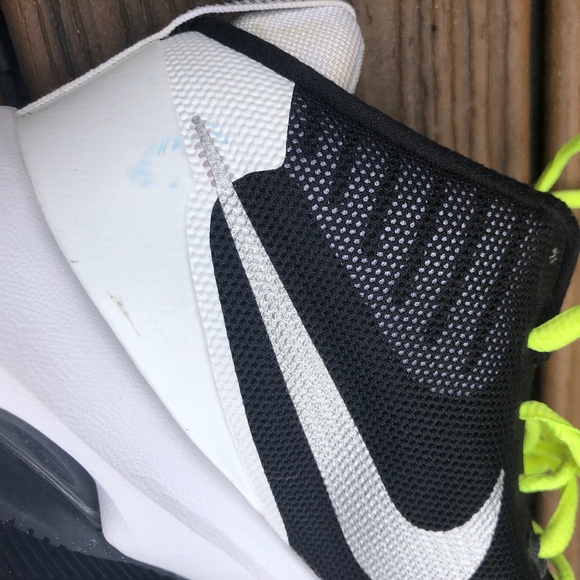 Nike Air Versitile Women's Basketball Shoes - Picture 7 of 7